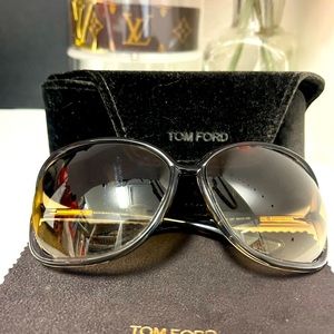 Tom Ford “Raquel” sunglasses.